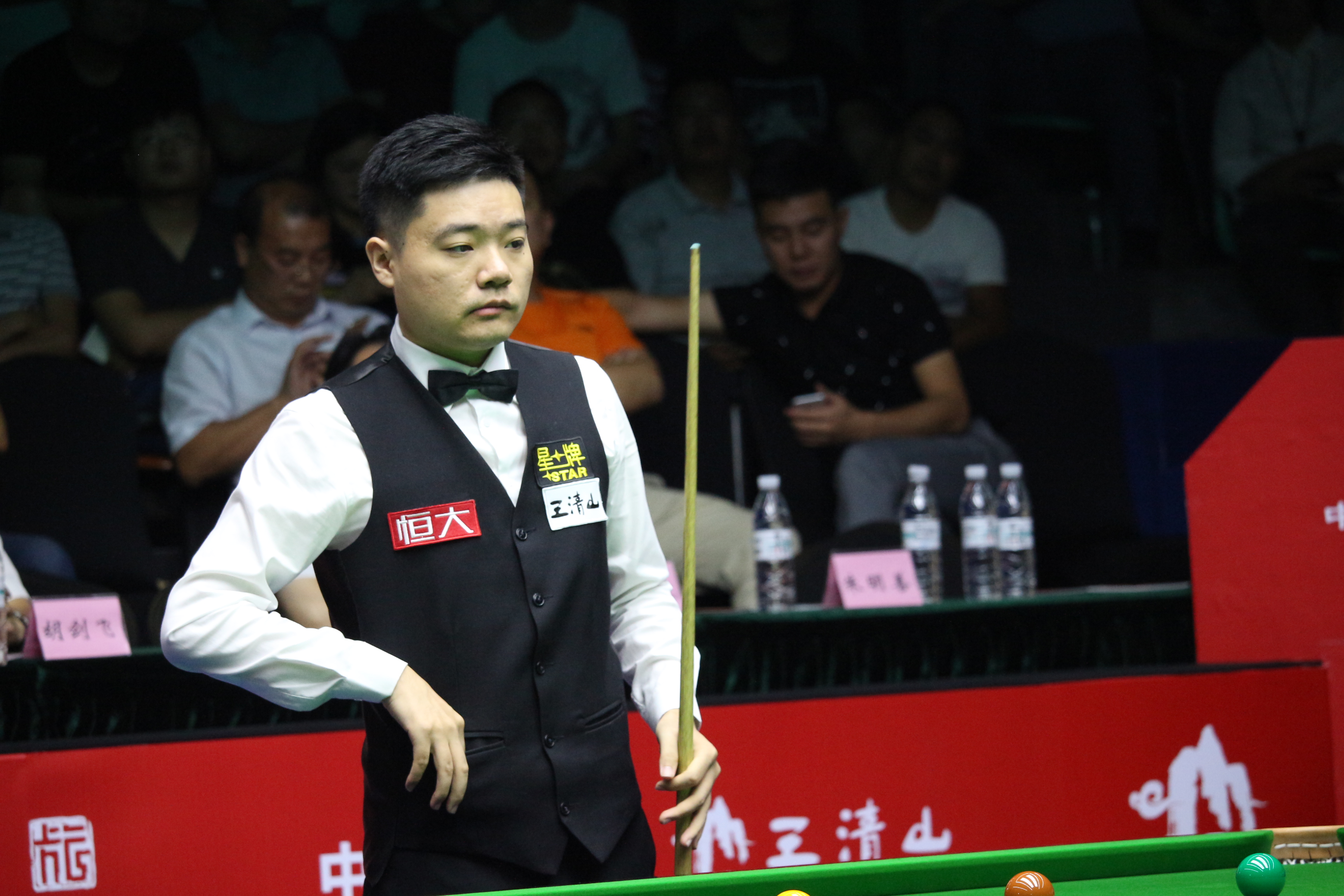 特在场上占 特在场上占