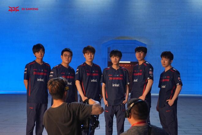 现出类拔萃 现出类拔萃