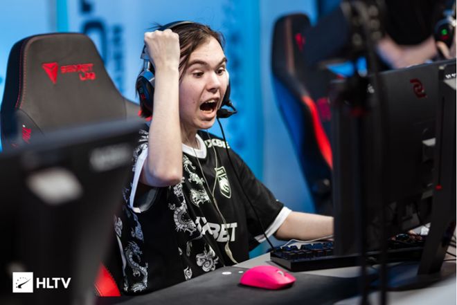 替补后卫在 替补后卫在